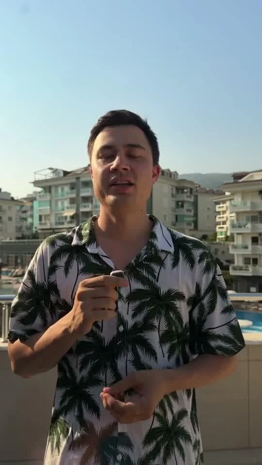 Кадр прямо с телефона: без субтитров, цвета и врезок